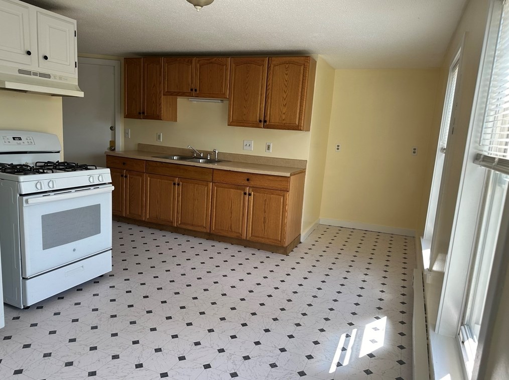 103 Conway St, Greenfield MA 01301-1516 exterior