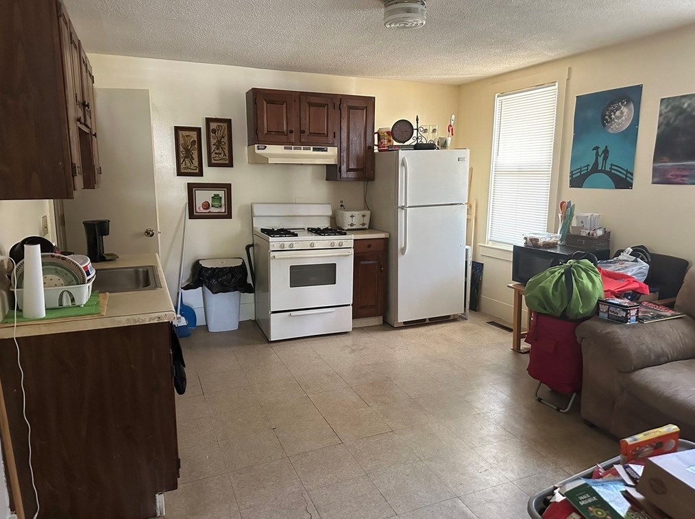 103 Conway St, Greenfield MA 01301-1516 exterior