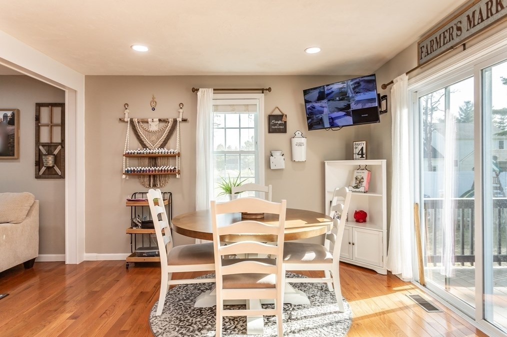 264 Charge Pond Rd, Wareham MA 02571-1114 exterior