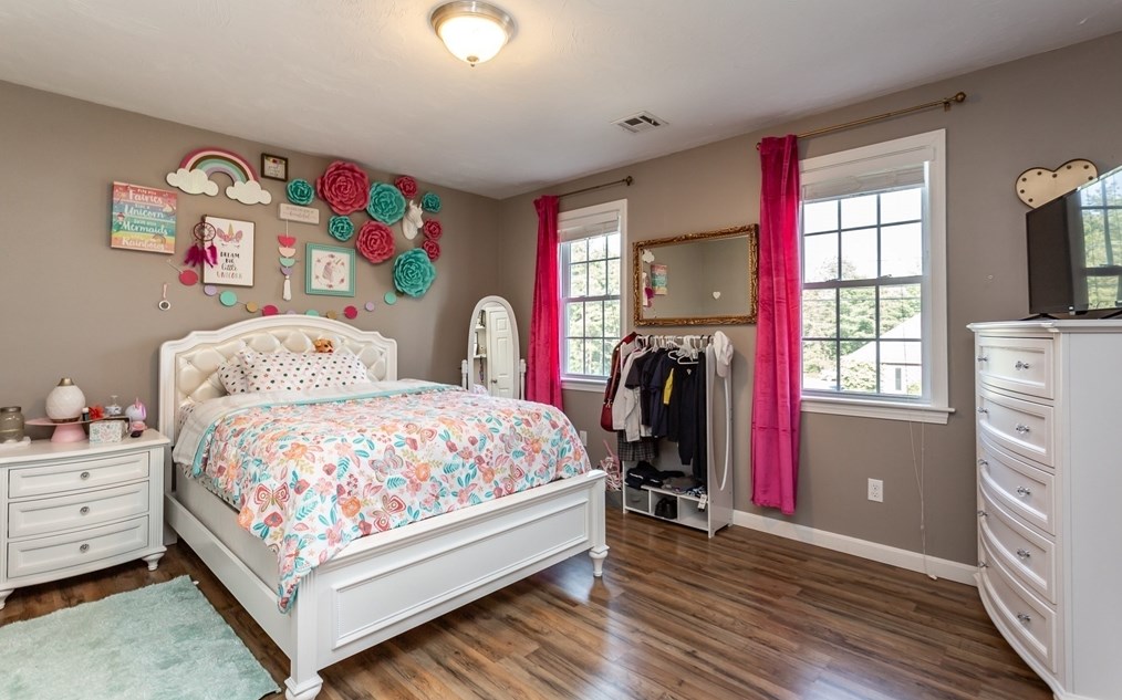 264 Charge Pond Rd, Wareham MA 02571-1114 exterior