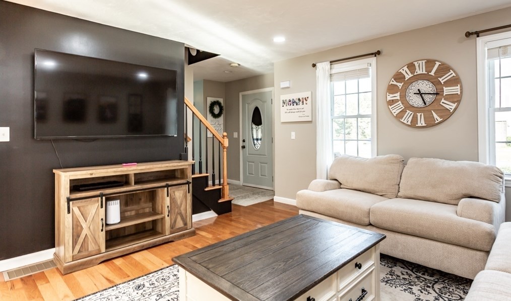 264 Charge Pond Rd, Wareham MA 02571-1114 exterior