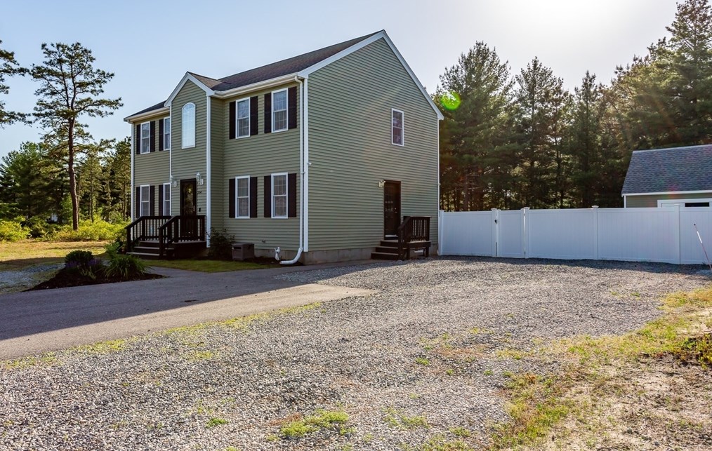 264 Charge Pond Rd, Wareham MA 02571-1114 exterior