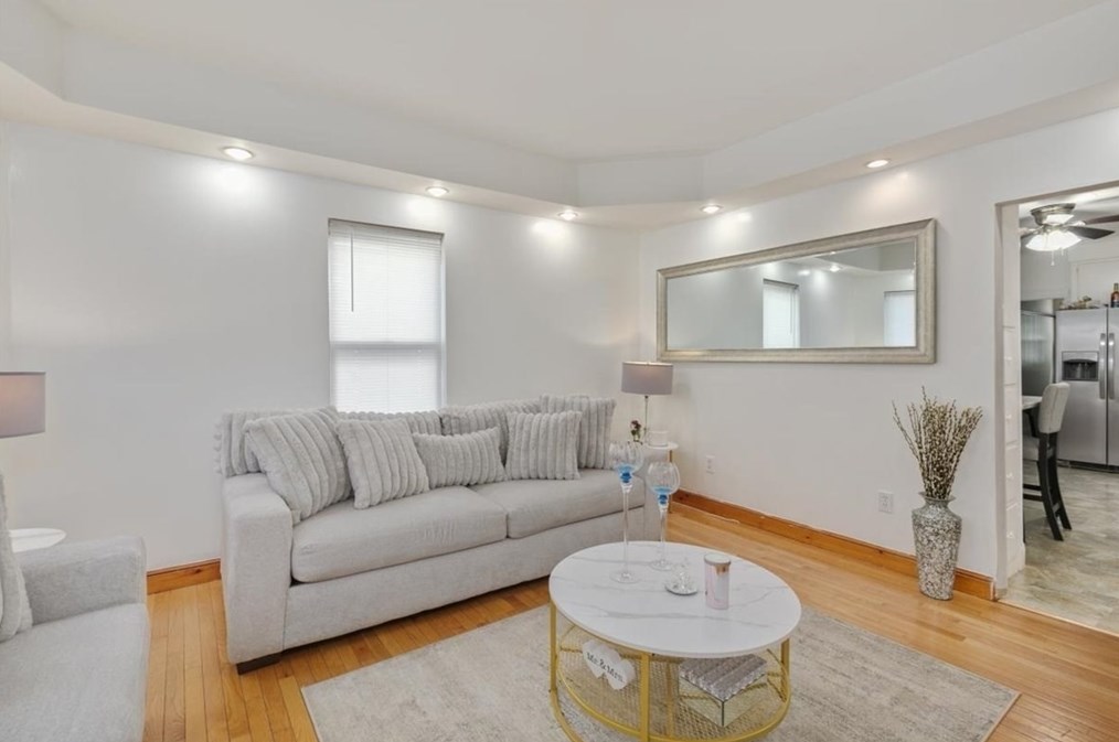 158 Oakland Ave, Methuen MA  01844-2416 exterior