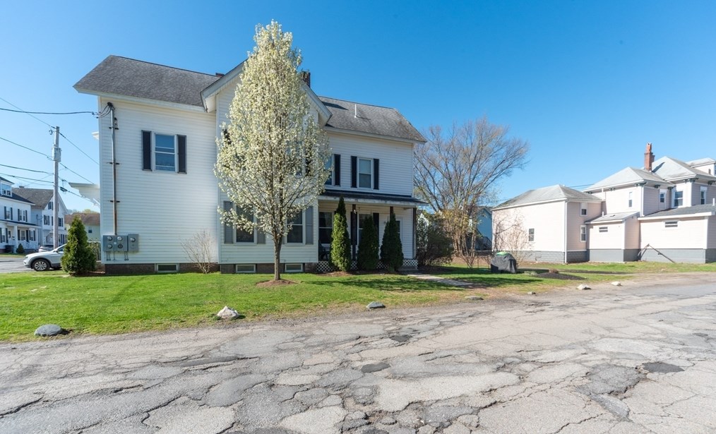 252 East St, Clinton MA  01510-1736 exterior