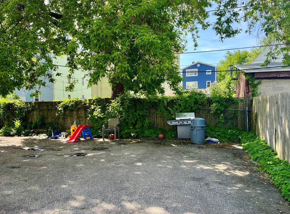 9 Riley St, Worcester MA 01610-2619 exterior