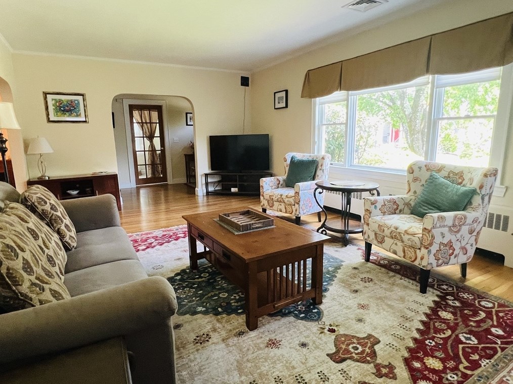 32 Carl St #32, Newton, MA 02461