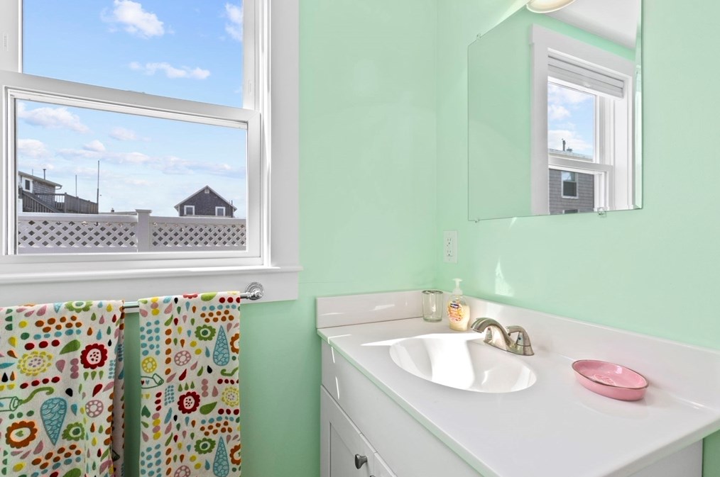 19 Channel St, Mattapoisett MA 02739-2145 exterior