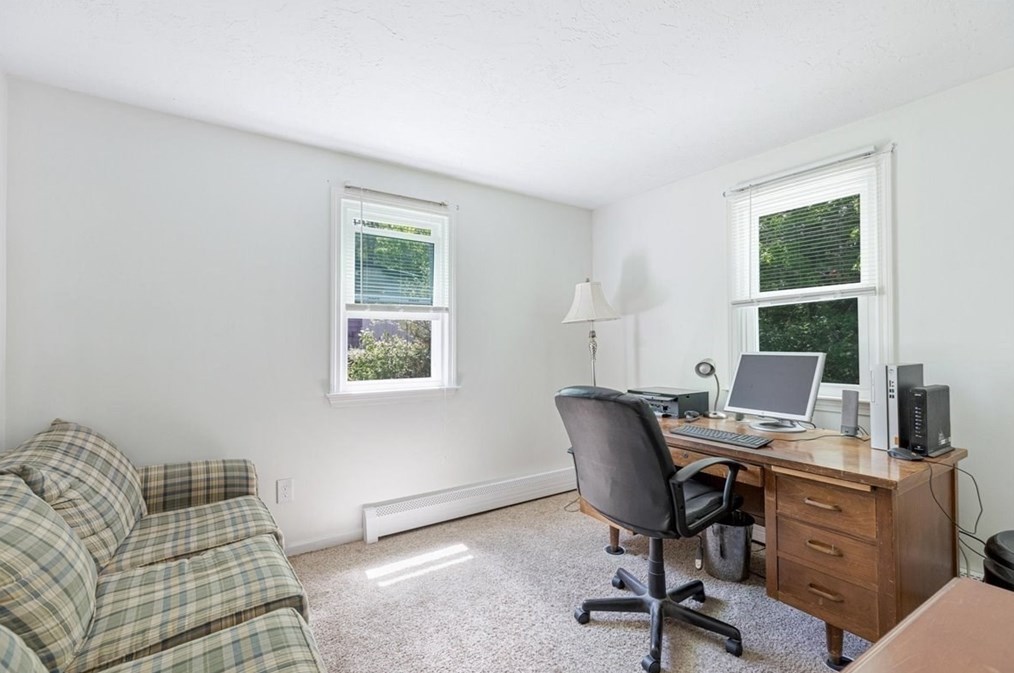 8 Cardinal Dr, Plymouth MA exterior