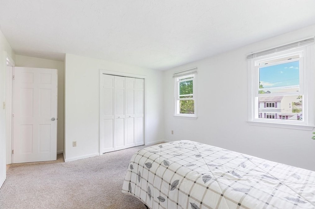 8 Cardinal Dr, Plymouth MA exterior