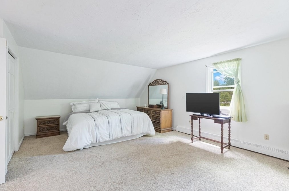 8 Cardinal Dr, Plymouth MA exterior