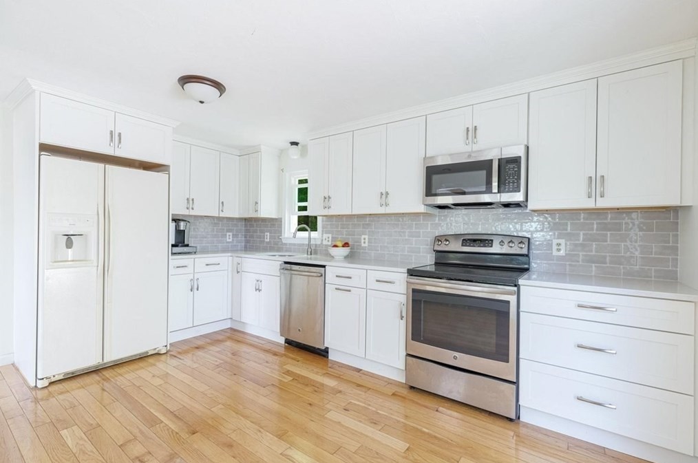 8 Cardinal Dr, Plymouth MA exterior