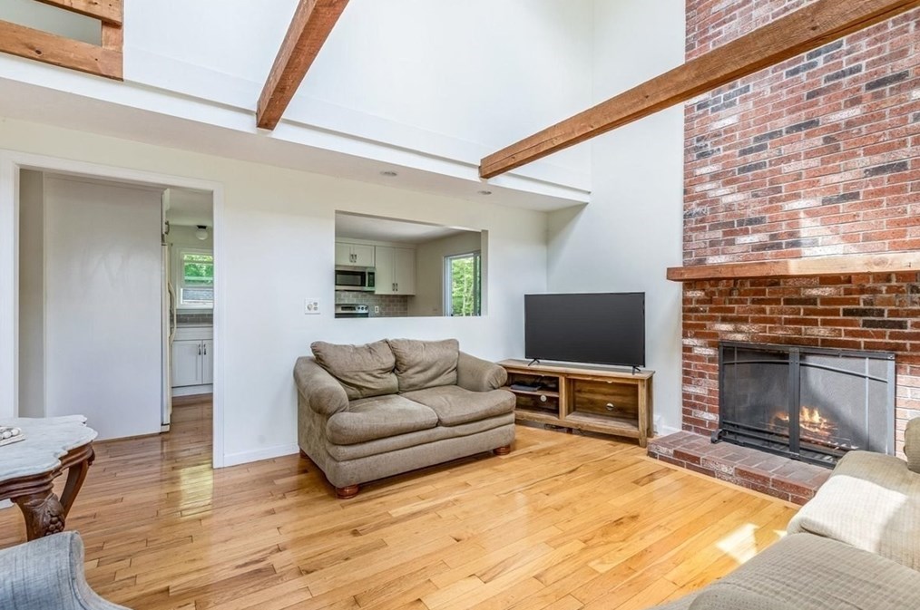 8 Cardinal Dr, Plymouth MA exterior