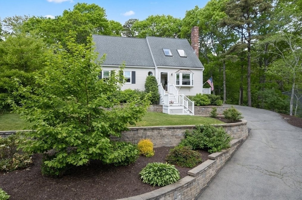 8 Cardinal Dr, Plymouth MA exterior