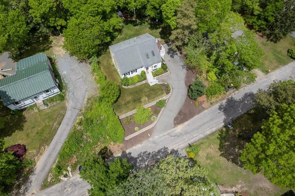 8 Cardinal Dr, Plymouth MA exterior