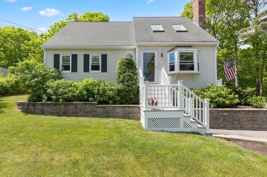 8 Cardinal Dr, Plymouth MA exterior