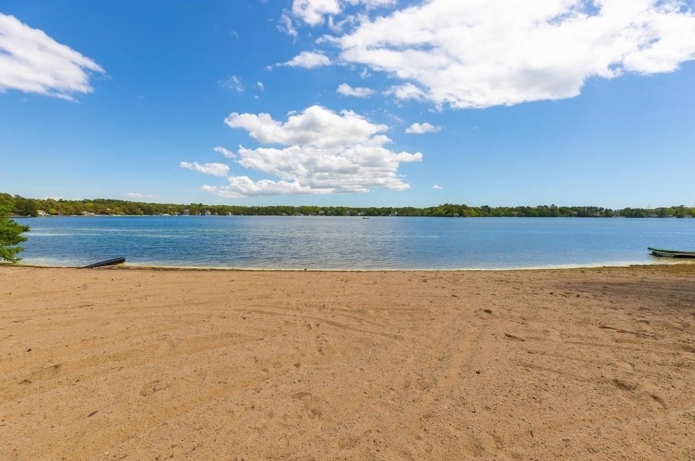 8 Cardinal Dr, Plymouth MA exterior