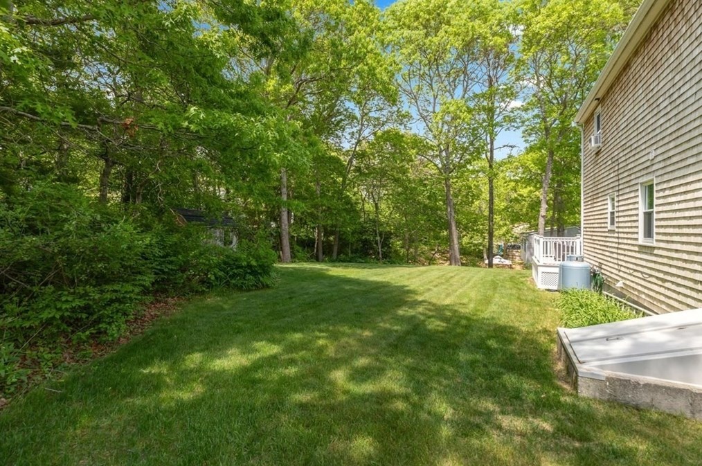 8 Cardinal Dr, Plymouth MA exterior