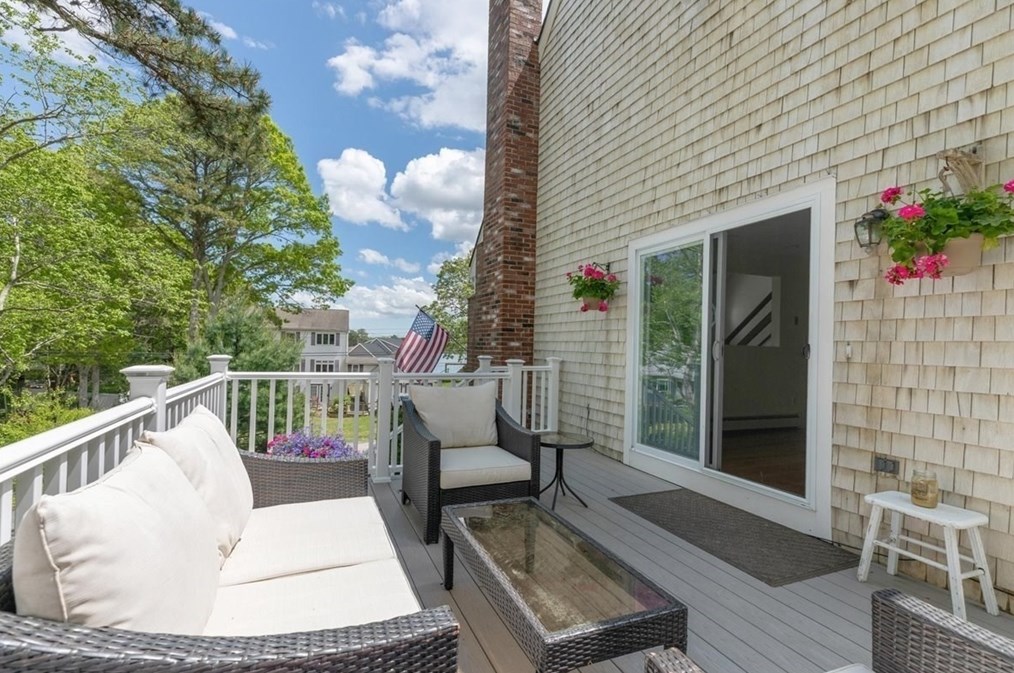 8 Cardinal Dr, Plymouth MA exterior