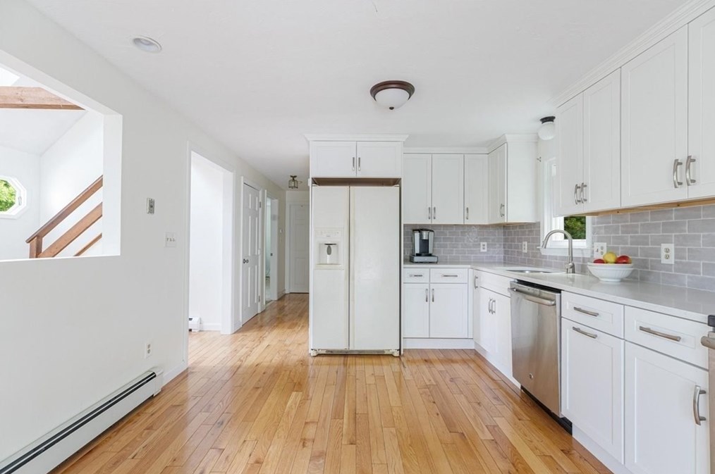 8 Cardinal Dr, Plymouth MA exterior