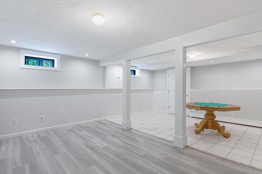 8 Cardinal Dr, Plymouth MA exterior