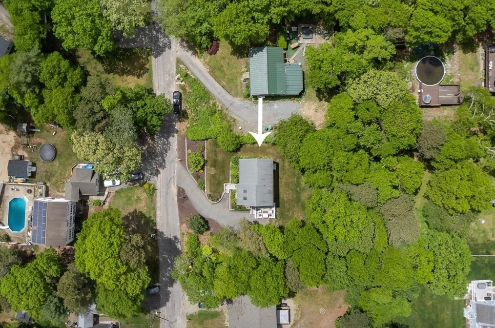 8 Cardinal Dr, Plymouth MA exterior