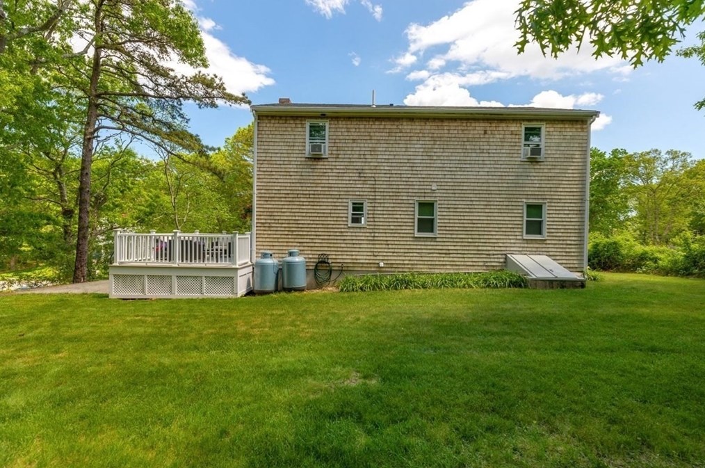 8 Cardinal Dr, Plymouth MA exterior