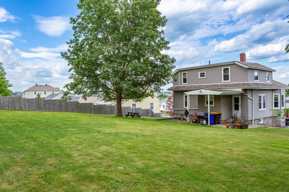 123 Huard St, Fall River MA 02721-3621 exterior