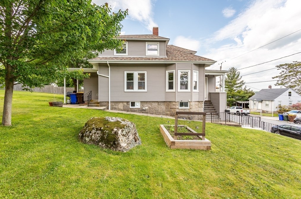 123 Huard St, Fall River MA 02721-3621 exterior