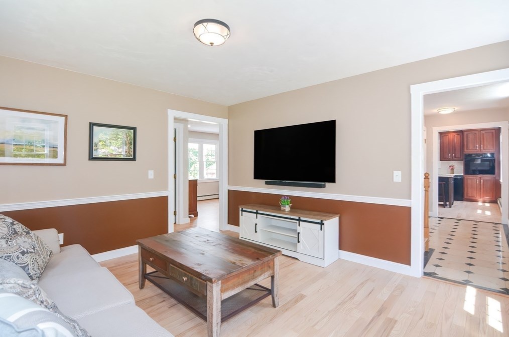 13 Park St, Mendon MA 01756-1216 exterior