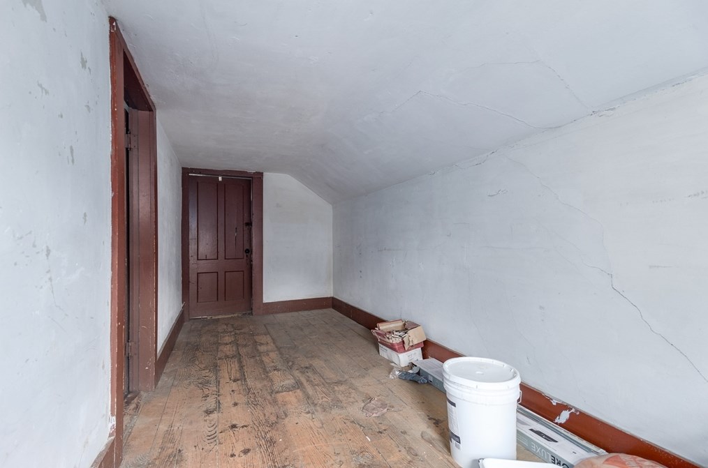 11 Maynard Ave, Webster MA 01570-2616 exterior