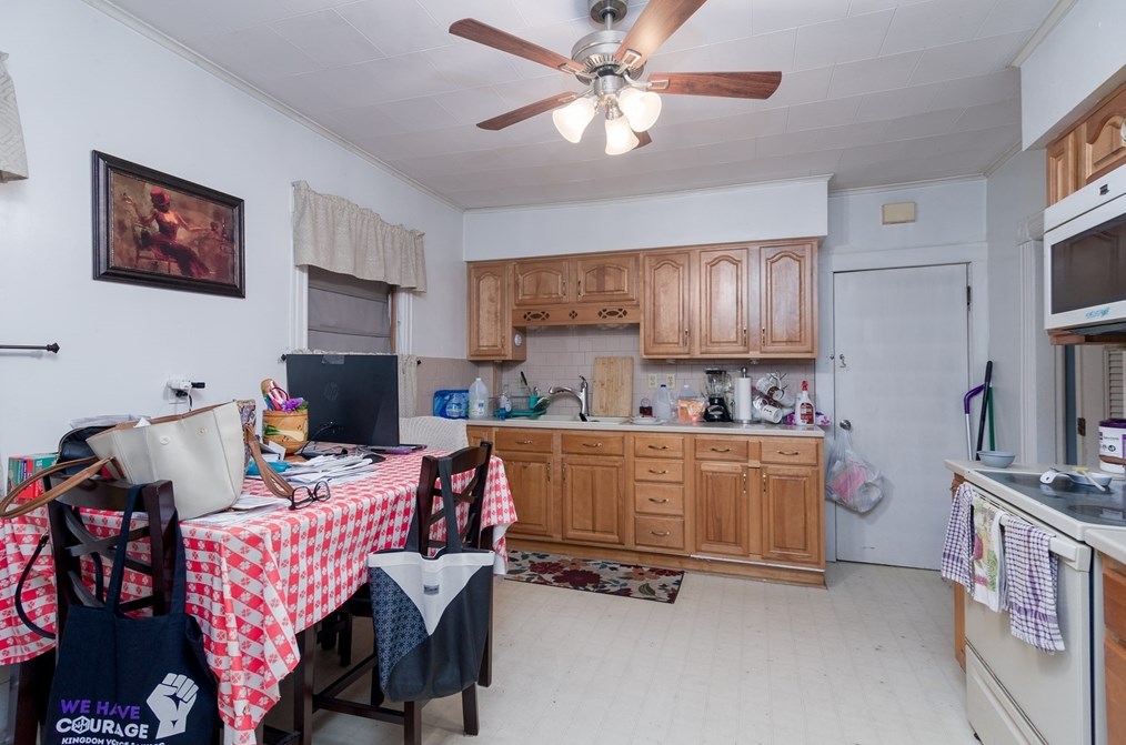 11 Maynard Ave, Webster MA 01570-2616 exterior