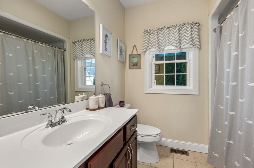 63 Vis Cir, Holden MA 01520-1951 exterior