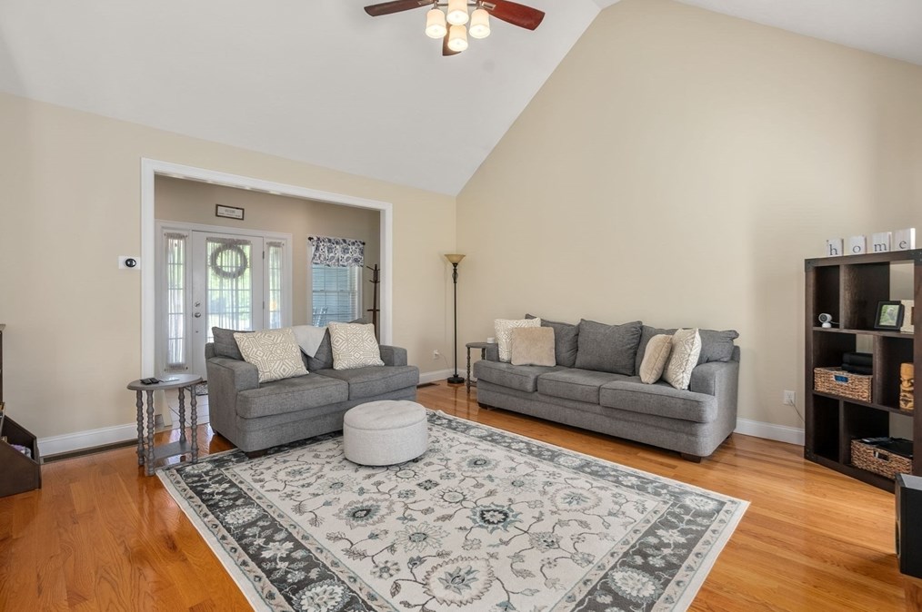 63 Vis Cir, Holden MA 01520-1951 exterior