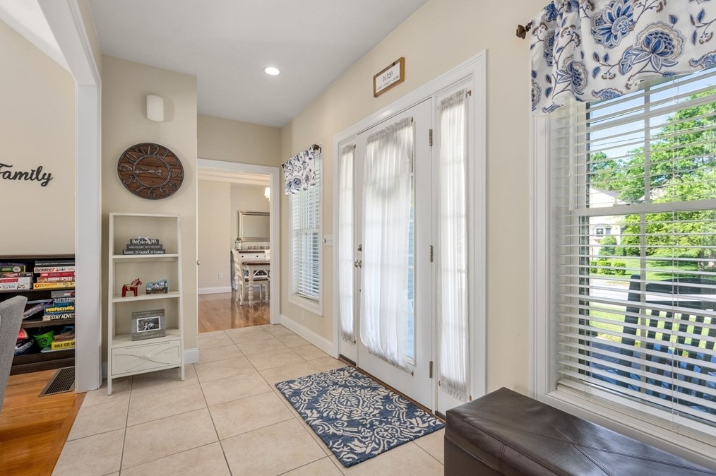 63 Vis Cir, Holden MA 01520-1951 exterior