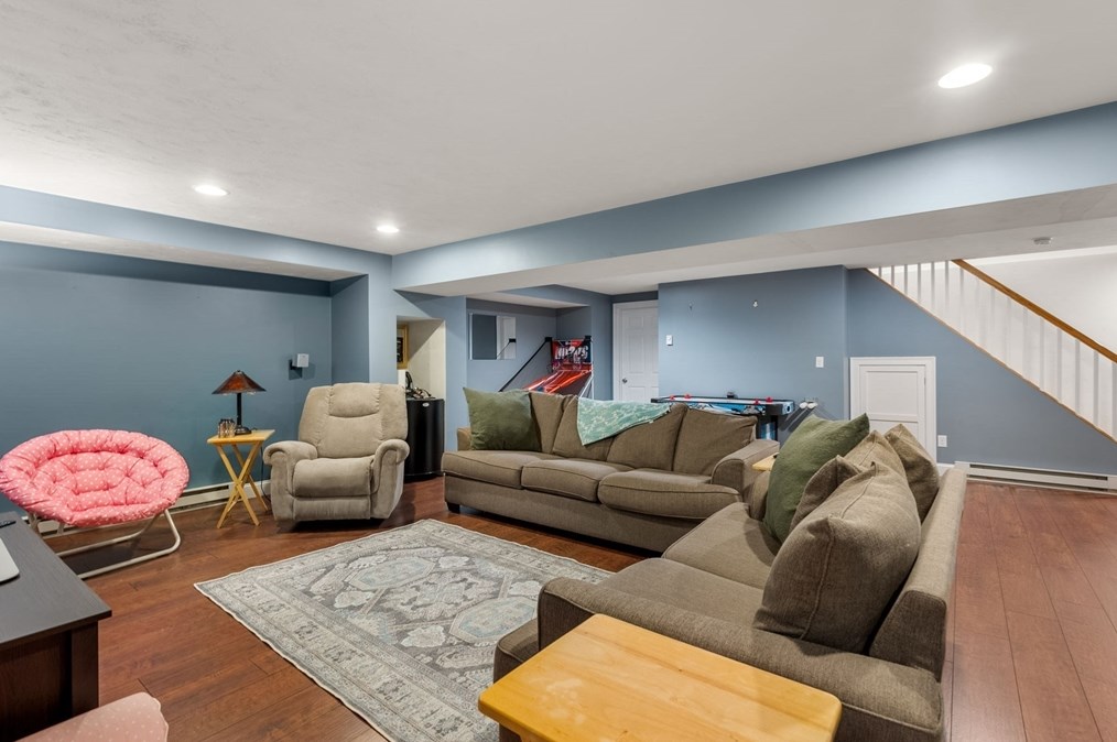 63 Vis Cir, Holden MA 01520-1951 exterior