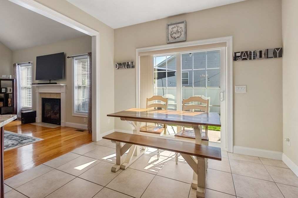 63 Vis Cir, Holden MA 01520-1951 exterior