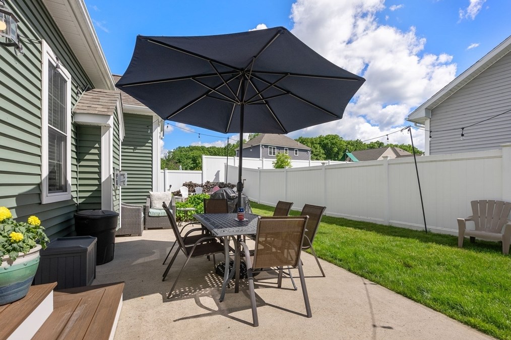 63 Vis Cir, Holden MA 01520-1951 exterior