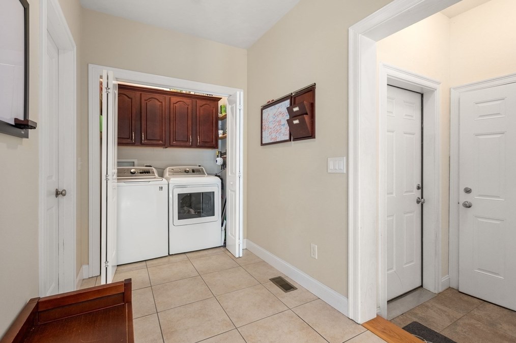 63 Vis Cir, Holden MA 01520-1951 exterior