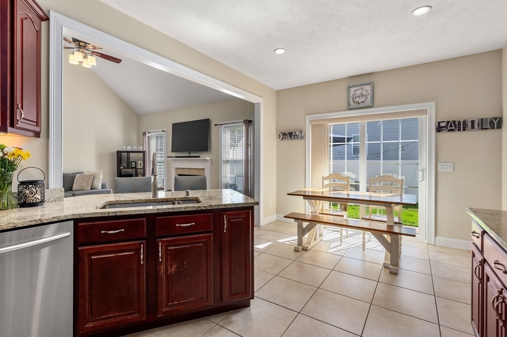 63 Vis Cir, Holden MA 01520-1951 exterior