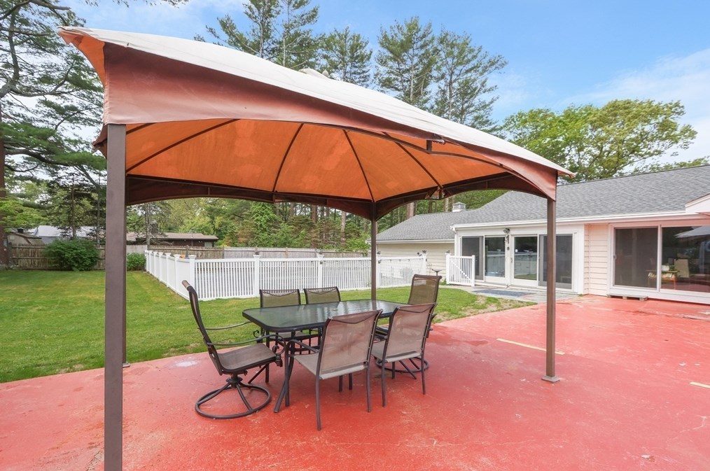 80 Frst Ave Ext, Plymouth MA 02360-4433 exterior