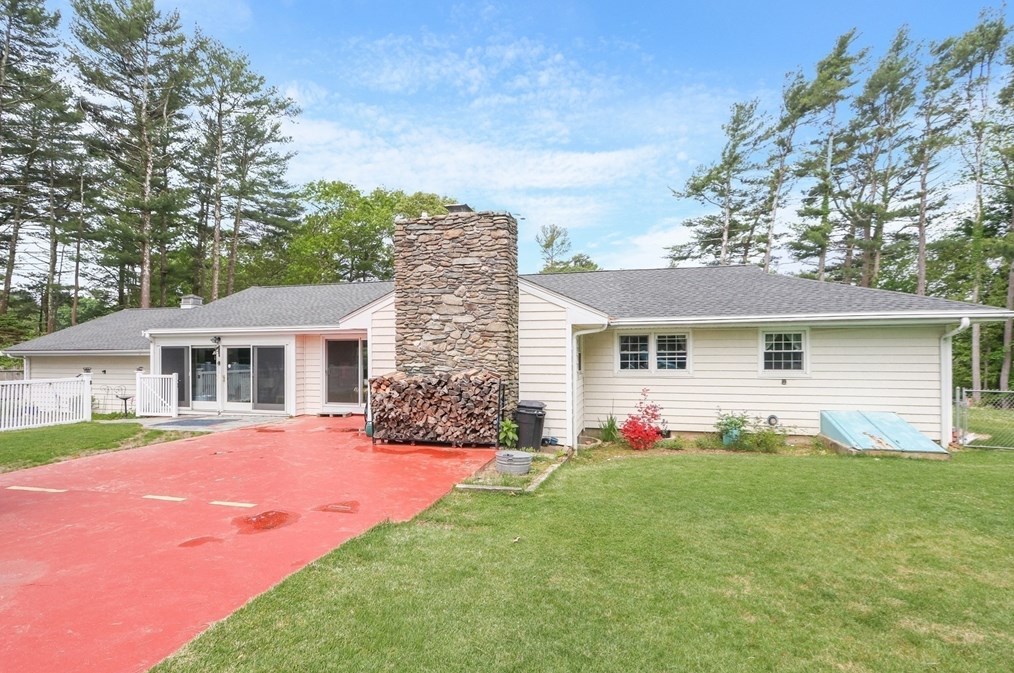 80 Frst Ave Ext, Plymouth MA 02360-4433 exterior