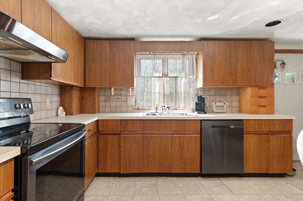 64 Howard St, Saugus MA 01906-4013 exterior