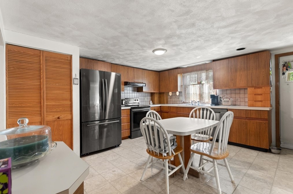 64 Howard St, Saugus MA 01906-4013 exterior