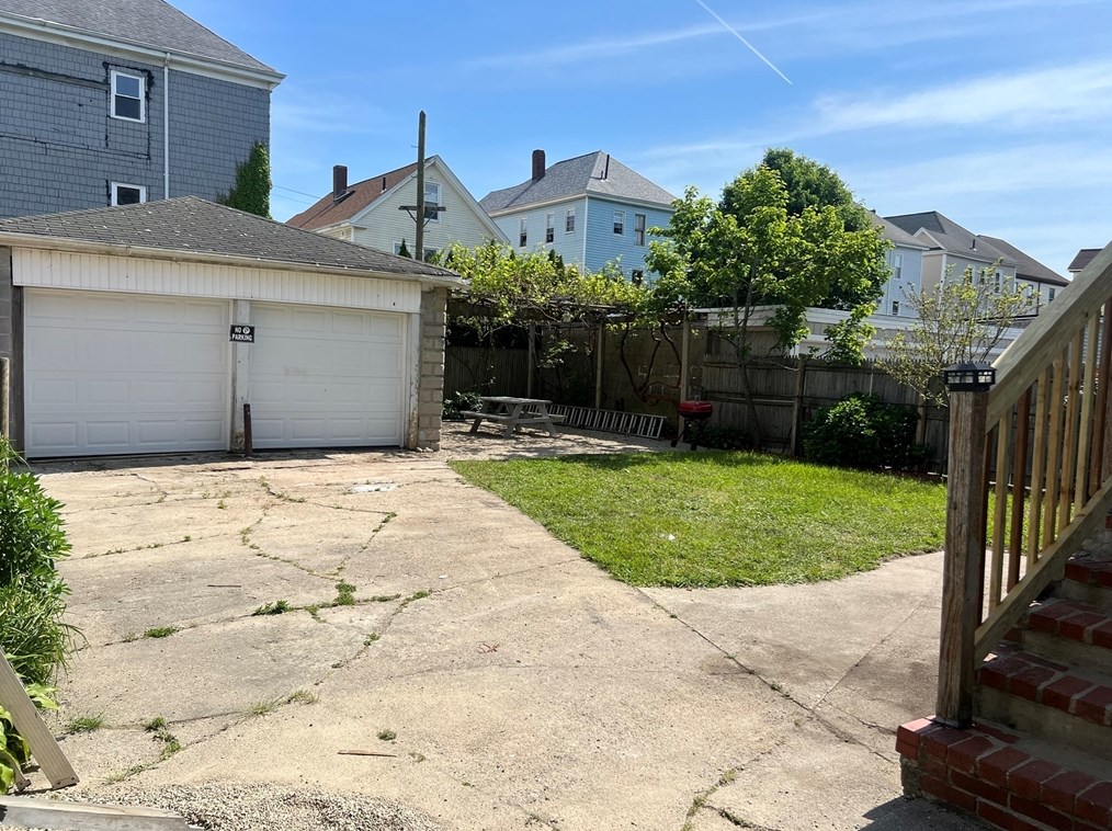 268 Tinkham St, New Bedford MA 02746-2326 exterior