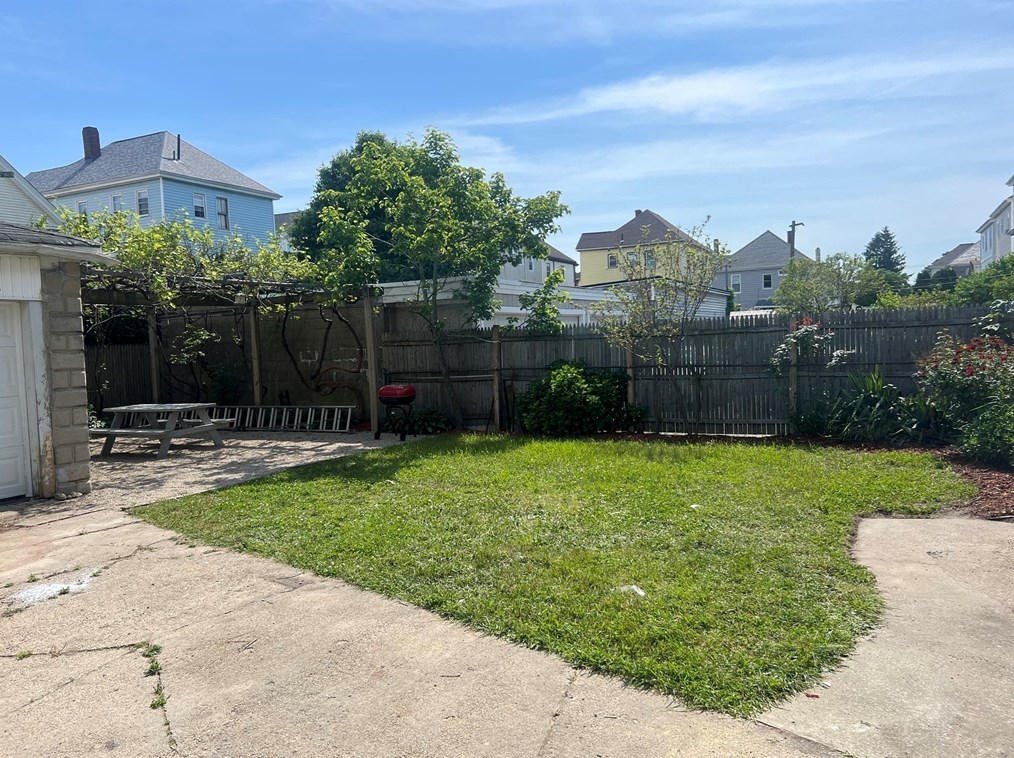 268 Tinkham St, New Bedford MA 02746-2326 exterior