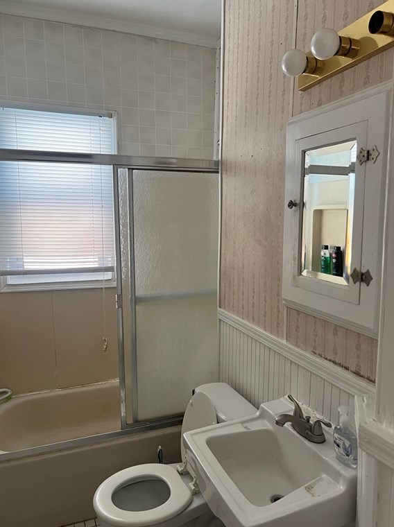 268 Tinkham St, New Bedford MA 02746-2326 exterior