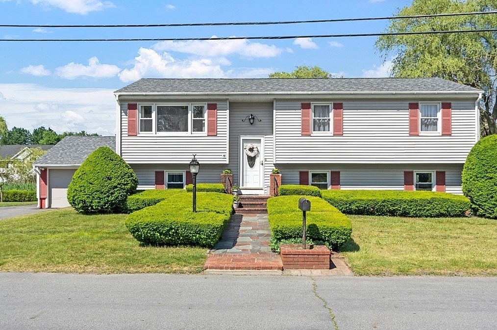 18 Derry Rd, Methuen MA 01844-5605 exterior