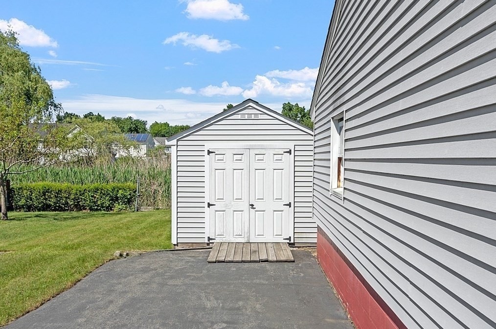 18 Derry Rd, Methuen MA 01844-5605 exterior