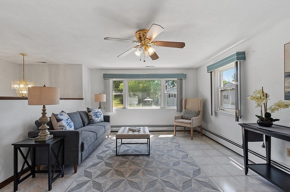 18 Derry Rd, Methuen MA 01844-5605 exterior