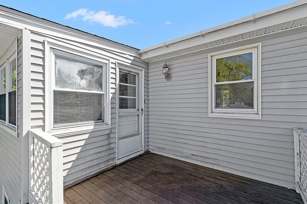 18 Derry Rd, Methuen MA 01844-5605 exterior